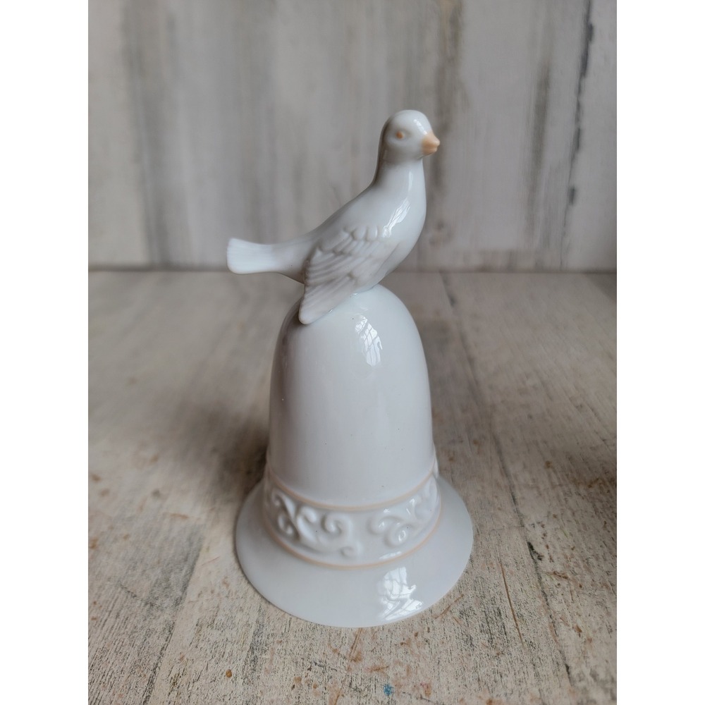 Avon vintage white tapestry dove Xmas porcelain home decor figure